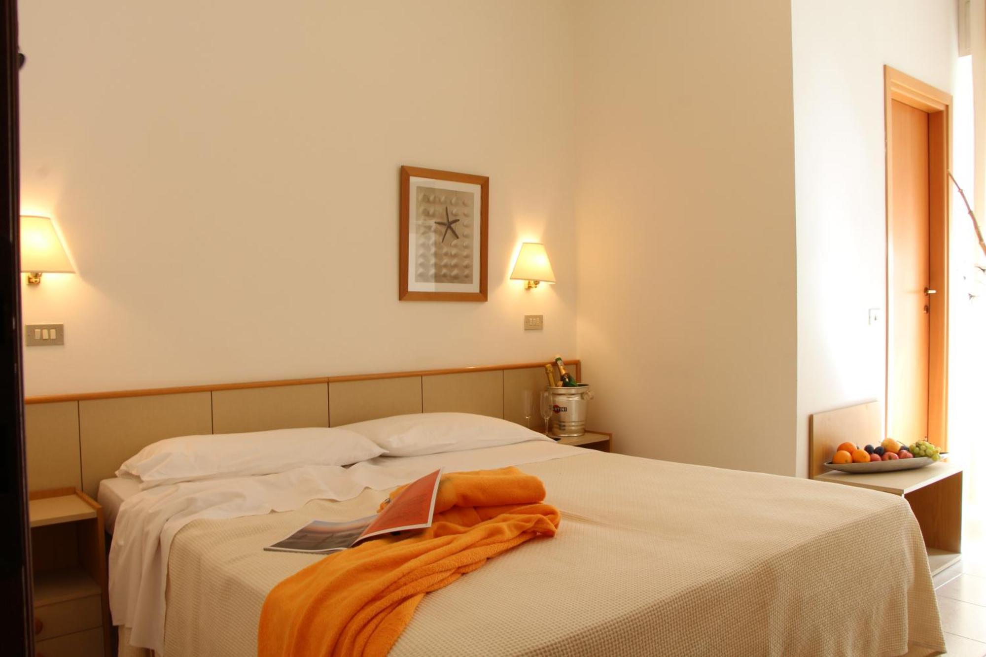 Hotel Antares Cattolica Esterno foto