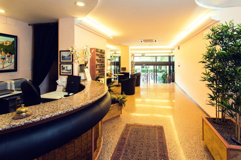 Hotel Antares Cattolica Esterno foto