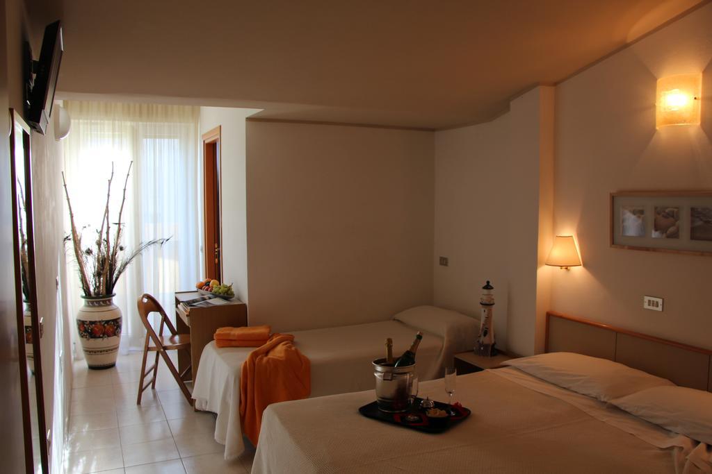Hotel Antares Cattolica Esterno foto