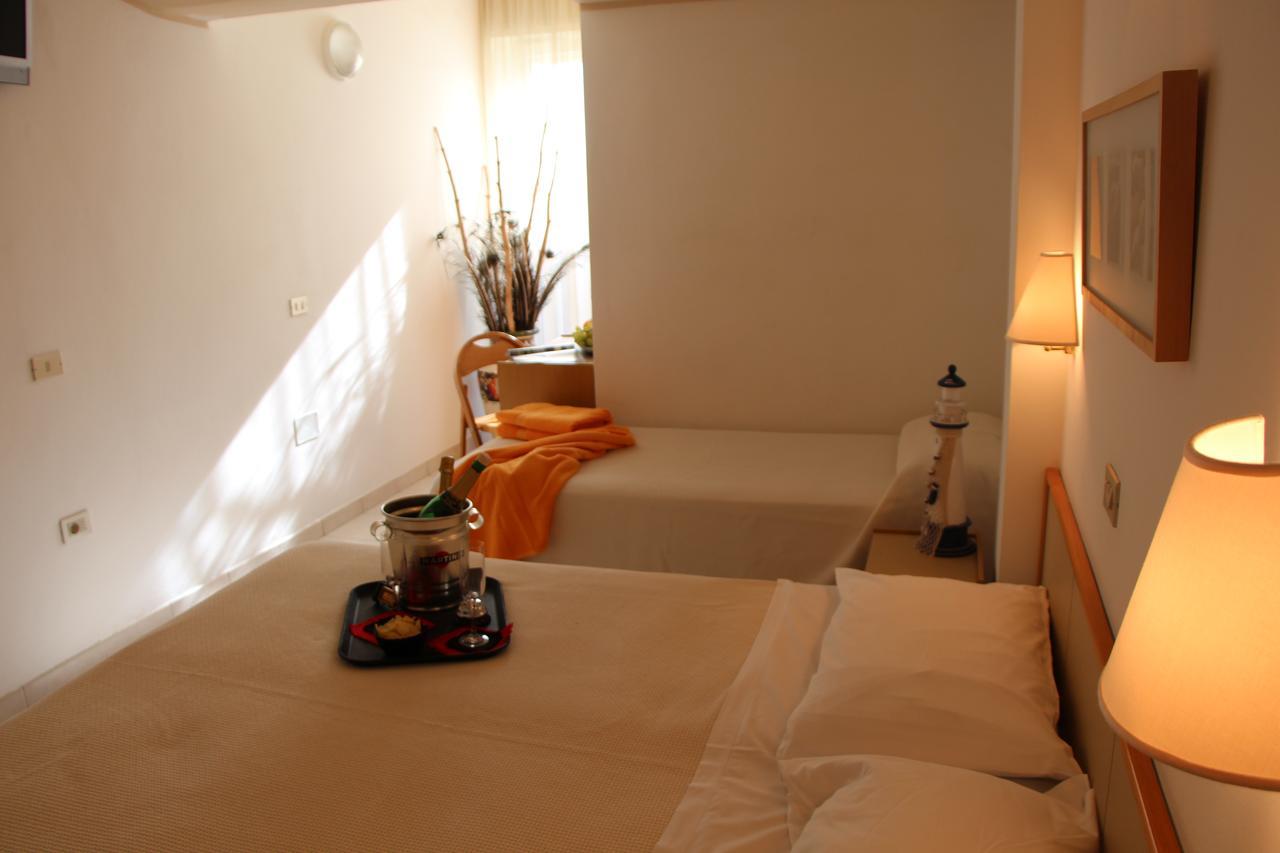 Hotel Antares Cattolica Esterno foto