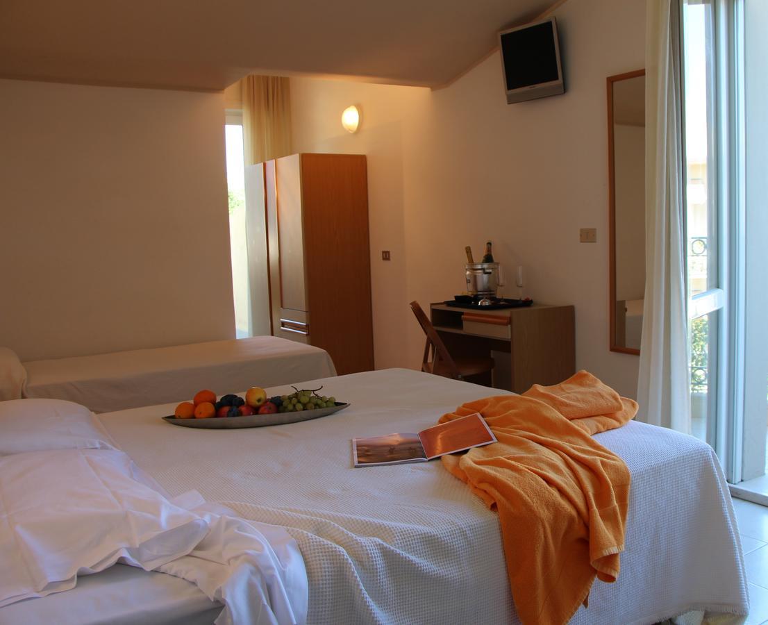 Hotel Antares Cattolica Esterno foto