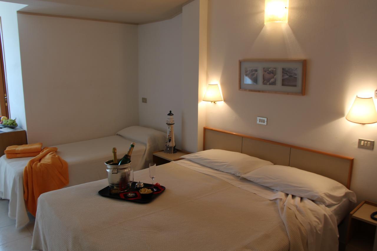 Hotel Antares Cattolica Esterno foto