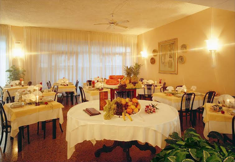 Hotel Antares Cattolica Esterno foto