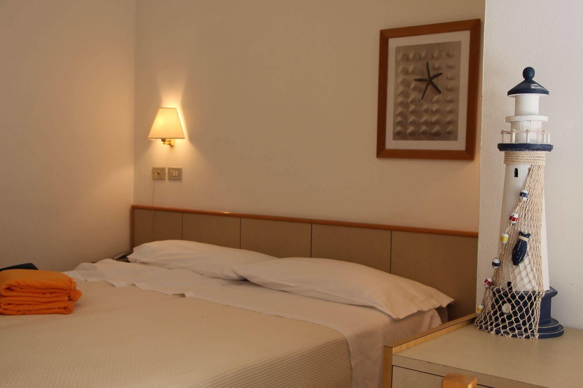 Hotel Antares Cattolica Esterno foto